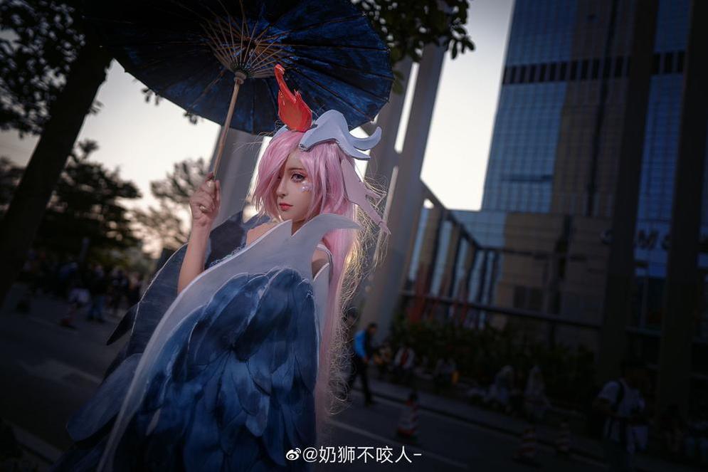 奶狮不咬人cos狼与香辛料：集齐全套美照，难以抗拒的诱惑