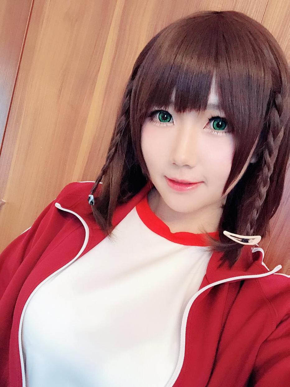 是本末末cos柴郡，超越传统cosplay的美学标杆