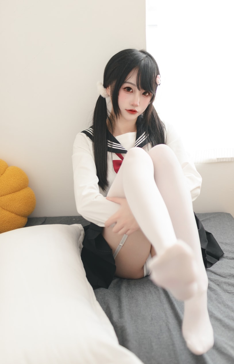 嗷呜酱 – 水手服图片包分享