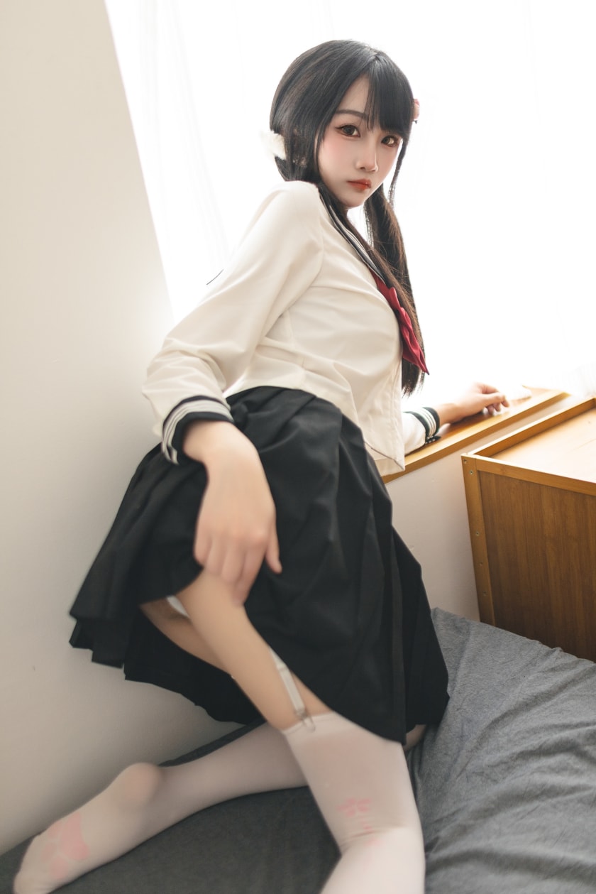 嗷呜酱 – 水手服图片包分享