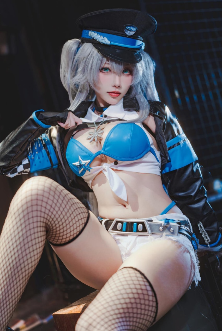 宫本桜 –-交错战线 刃齿女警微博照片