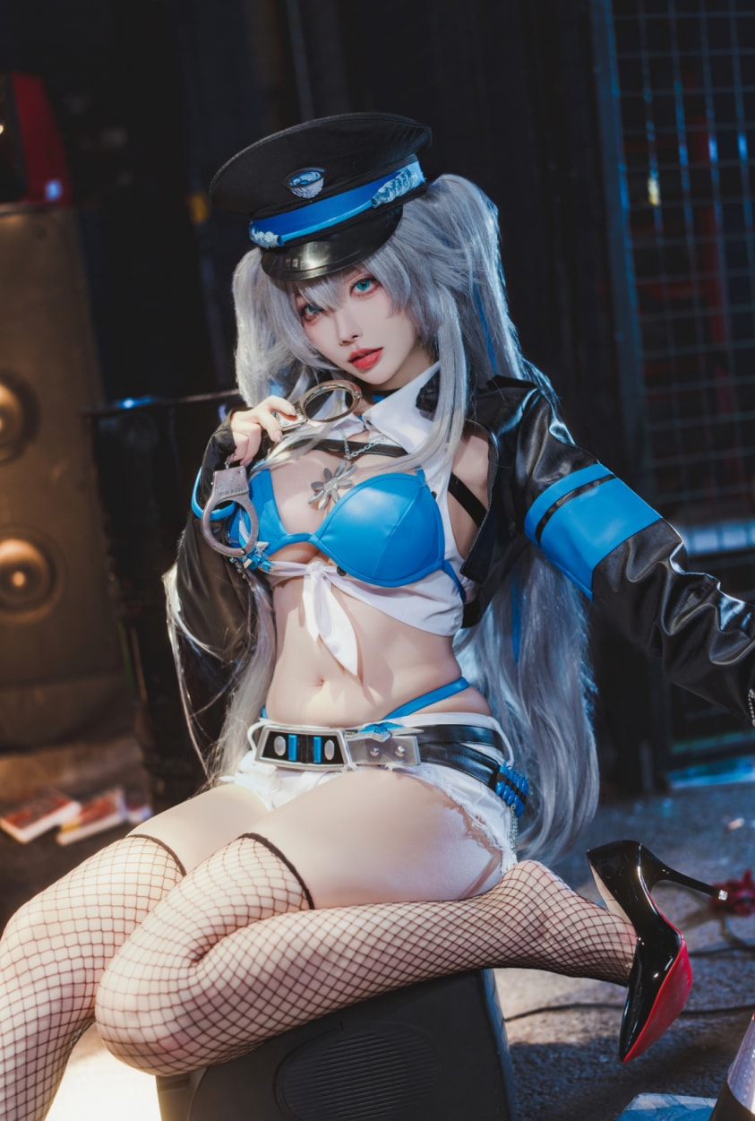 宫本桜 –-交错战线 刃齿女警微博照片