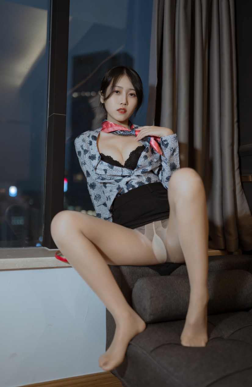 不呆猫-东航空姐制服图片作品资源